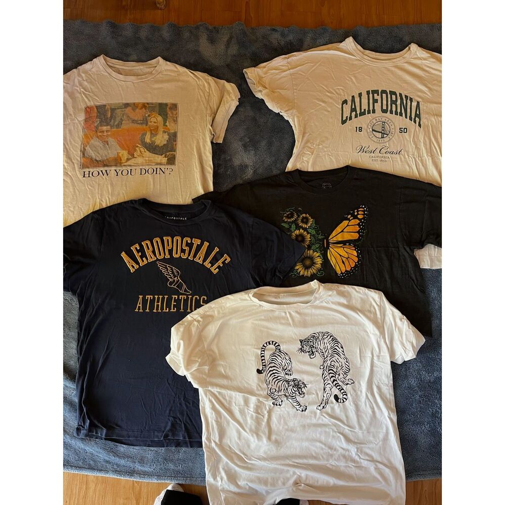 womens graphic t and crop top bundle size large